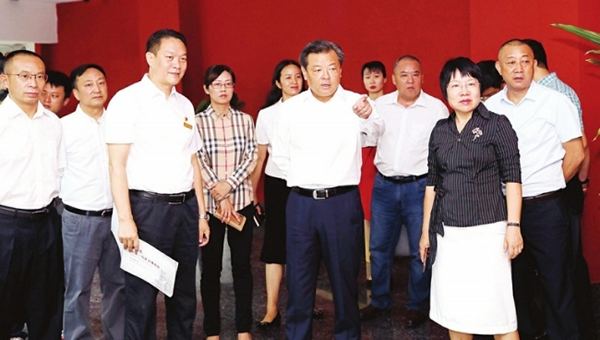 市委书记贾瑞云在攀枝花中国三线建设博物馆调研中华人民共和国成立70周年大庆节日氛围营造工作