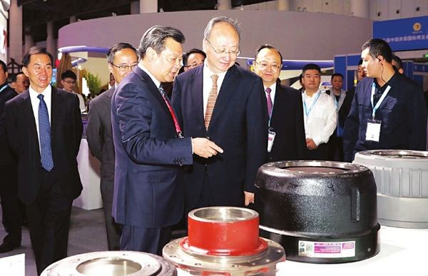 9��20�����磬ʡί����ǡ�ʡ����������֦��չ�ݲι۷����ƶ��ģ���ί��Ǽ�����������