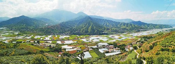 10月8日,俯瞰米易县丙谷现代农业园区