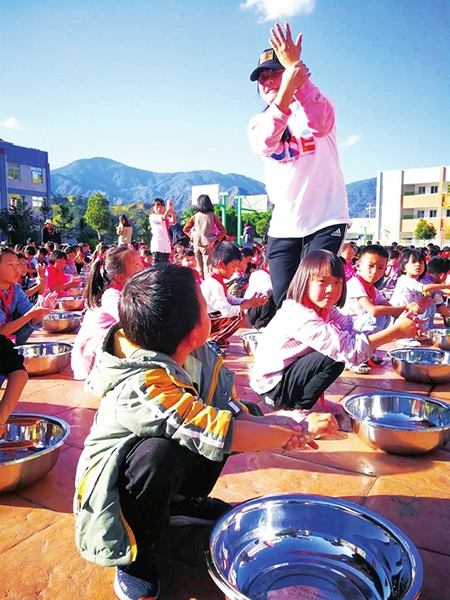“致美四川·健康攀枝花”脸盆计划走进啊喇彝族乡