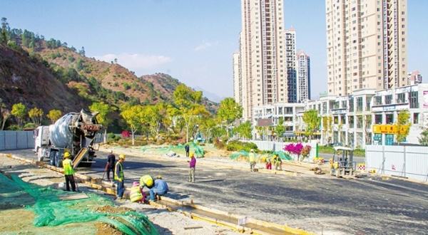 炳仁线与机场路交叉口改造工程施工现场