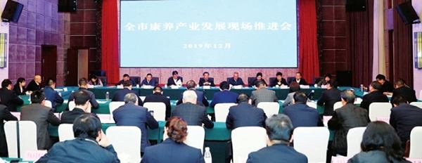 ��֦���п�����ҵ��չ�ֳ��ƽ������