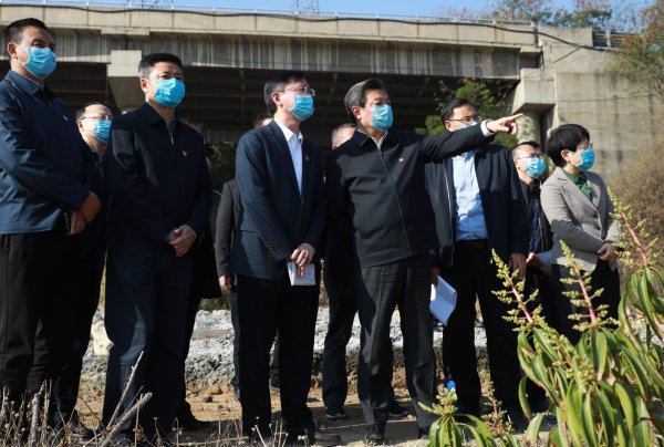 2��26�����磬��ί��Ǽ����ƣ���ί����ǡ��г���ƽ�ڽ�����Сѧ��ɽ���з����³ǽ�Ƭ���滮���蹤��