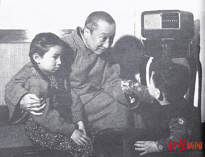 1957꣬ͬﱲ