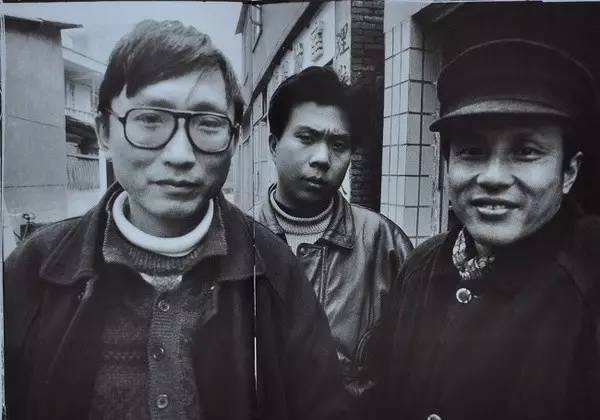 ʫ˰롢Ұ() ()19932ڳɶ