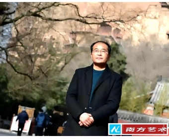 侸